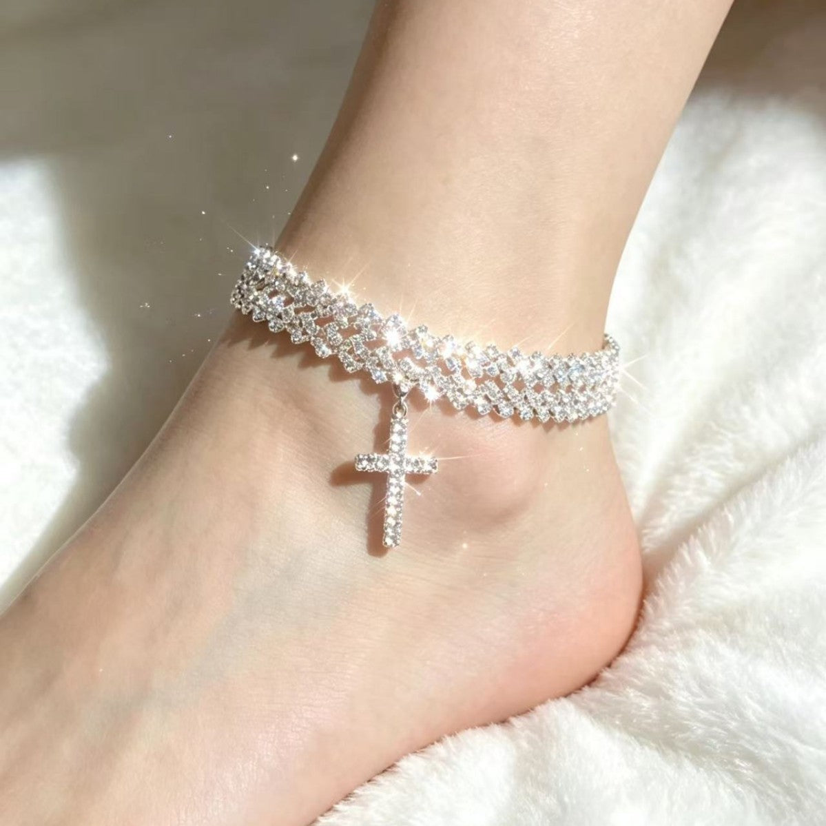 Funkelnde Strass Fußkettchen mit Kreuzanhänger