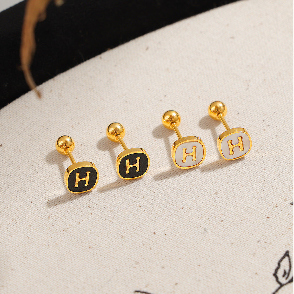 Damen elegante Ohrstecker mit stilvollem Logo-Design Shop Nory