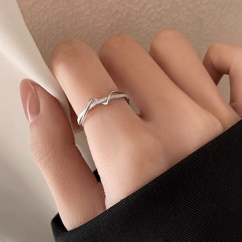 Damen zart geschwungener Ring mit funkelnden Zirkonia Shop Nory