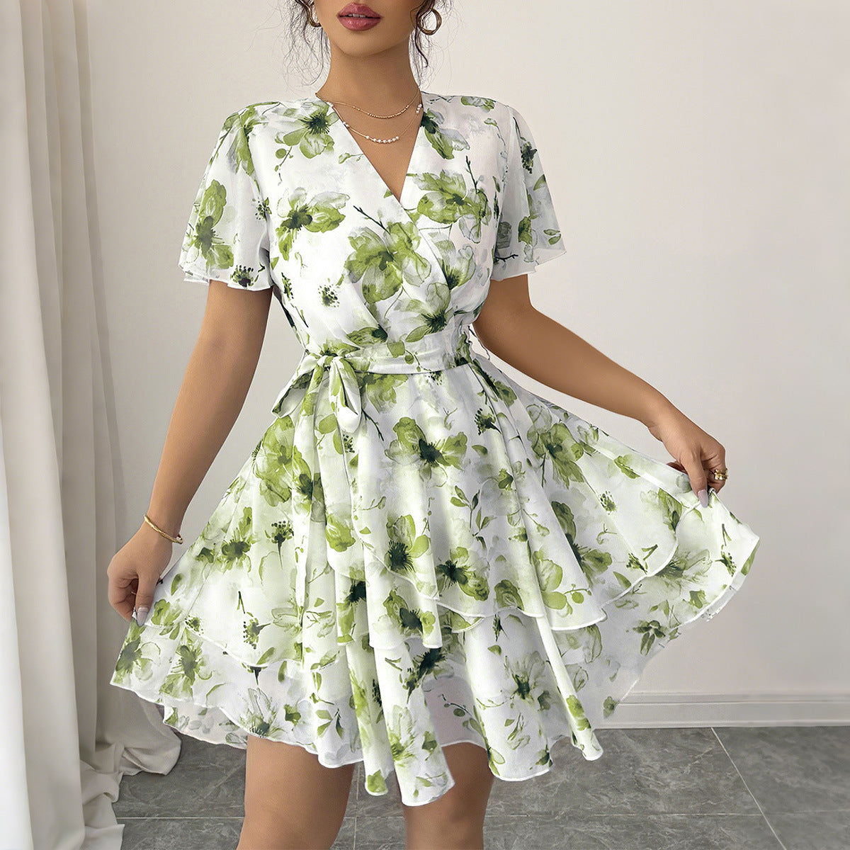 Damen Wickelkleid mit floralem Muster und schwingendem Rock