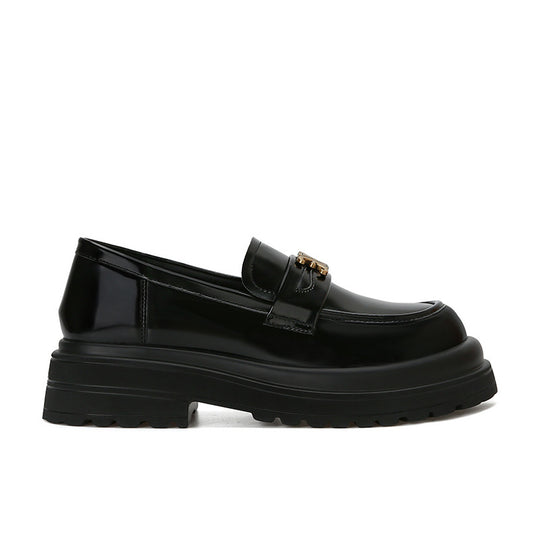 Damen Plateau-Loafer im Retro-Glanz mit markantem Zierriemen Shop Nory
