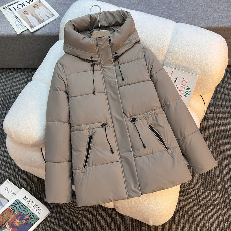 Damen nan taillierte wattierte Steppjacke mit hohem Stehkragen, verstellbarem Kordelzug und verdeckten Reißverschlusstaschen Shop Nory