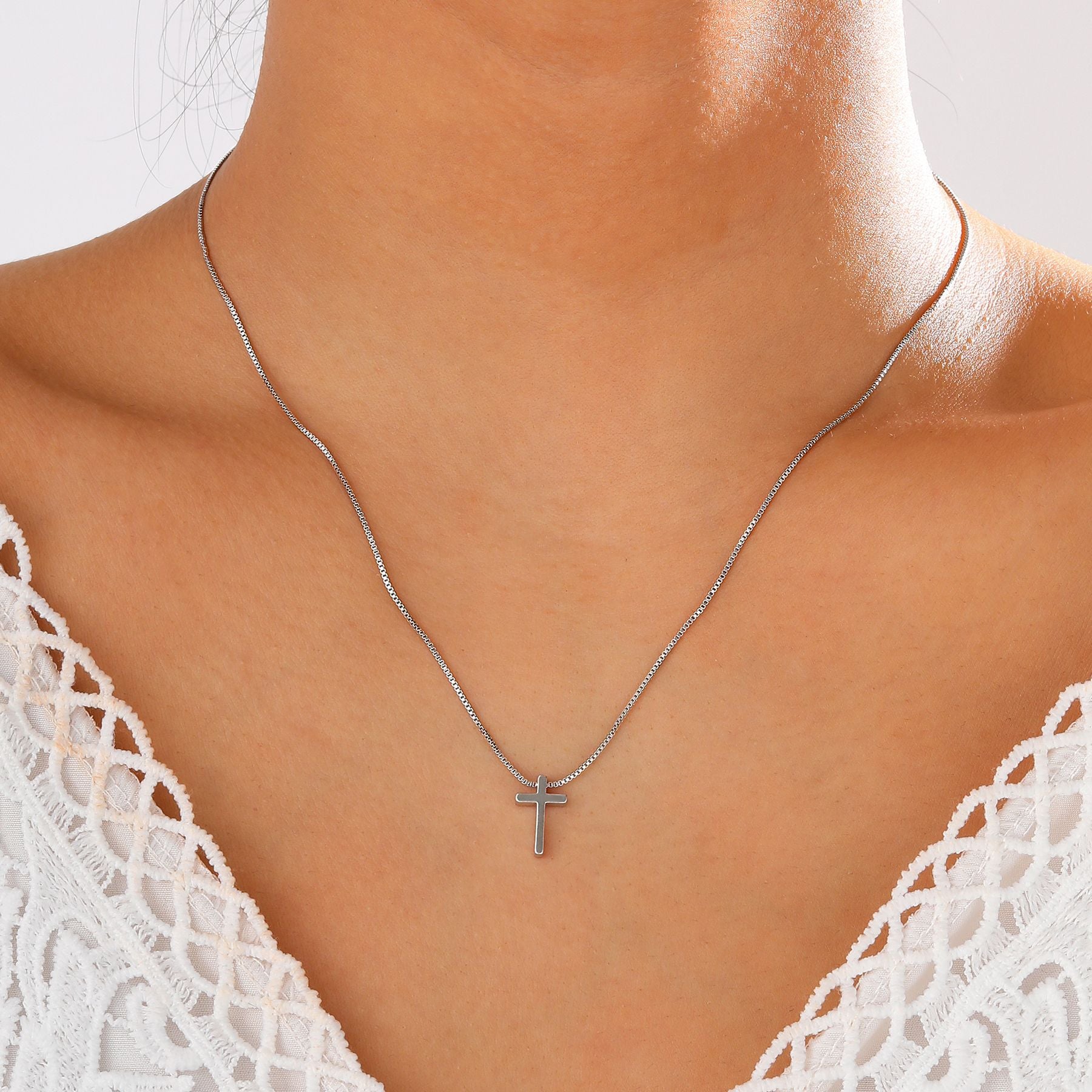 Damen Halskette mit filigranem Kreuzanhänger und hochwertiger Gliederkette Shop Nory