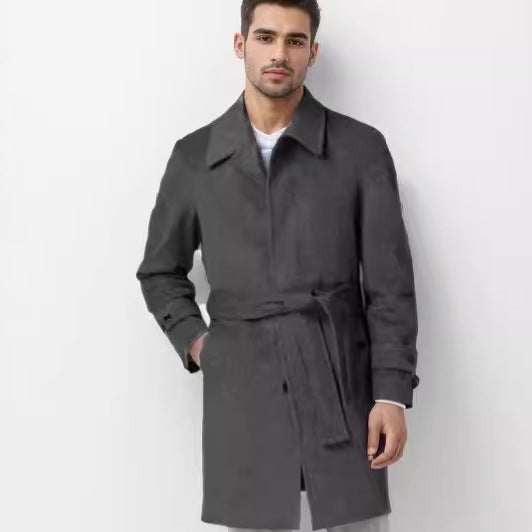 Herren klassischer Trenchcoat mit stilvollem Gürtel und doppelter Knopfreihe