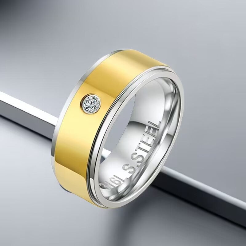 Herren Ring mit hochwertiger Edelstahl- und Goldakzentoberfläche sowie funkelndem Zirkonia-Shop Nory