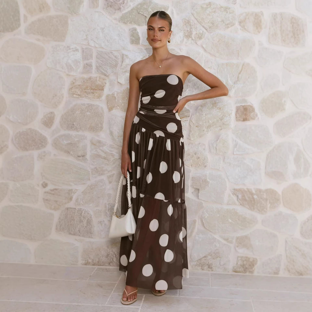 Damen Maxikleid mit schulterfreiem Schnitt und verspieltem Punktenmuster