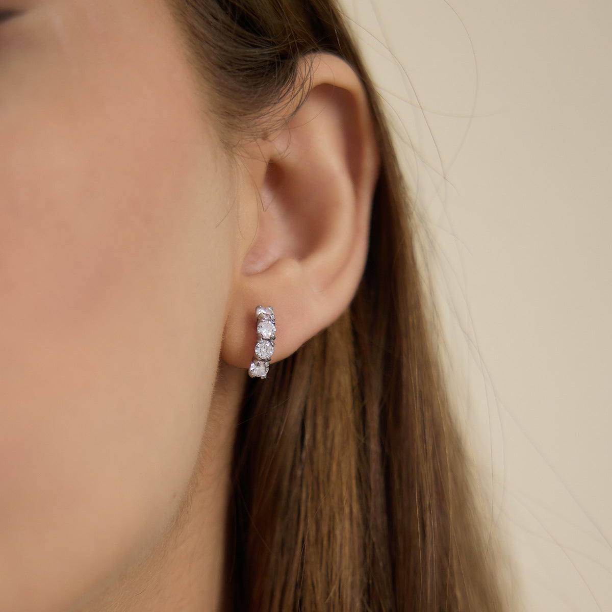 Damen Ohrhänger mit funkelnden Zirkonia und hypoallergener Edelstahlverarbeitung Shop Nory