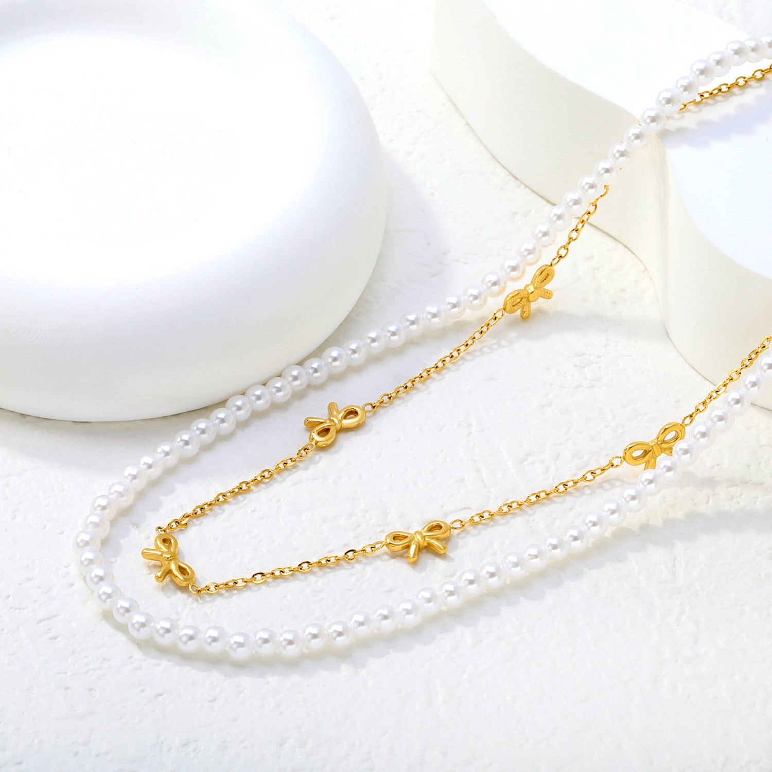 Damen mehrlagige Halskette mit zarten Perlen und eleganten Schleifenanhängern Shop Nory