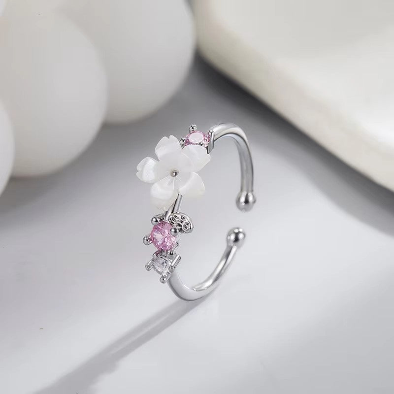 Damenring mit einem eleganten floralen Design Shop Nory