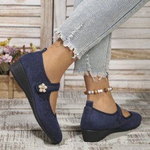 Damen Mokassin-Schuhe mit elegantem Riemen und zeitloser Blütenapplikation Shopnory