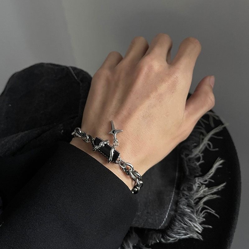 Damen Armkettchen mit kreativem Anhänger und stilvollem Gliederdesign Shop Nory