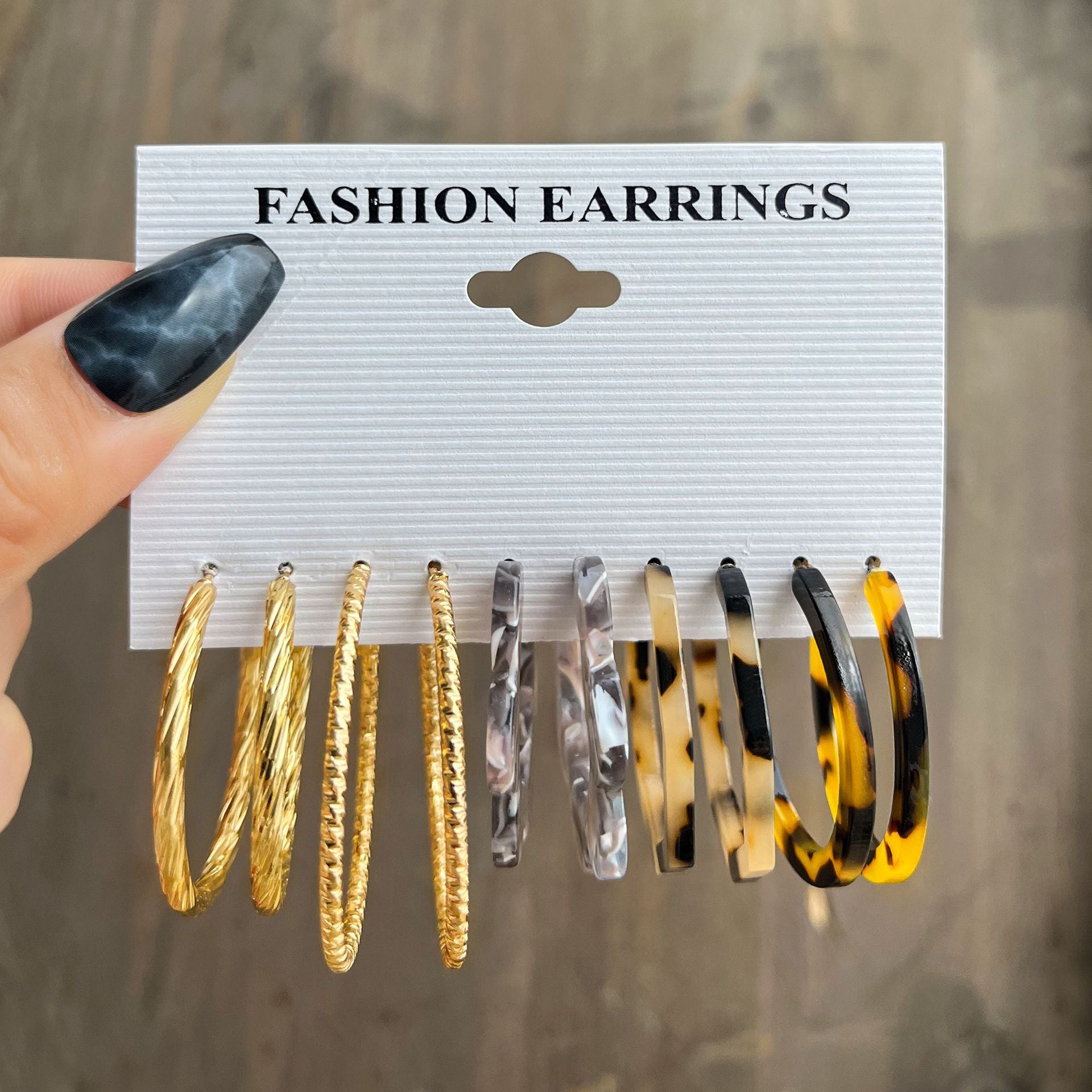 Damen Ohrringe Set mit vielfältigen Designs und funkelnden Akzenten Shop Nory