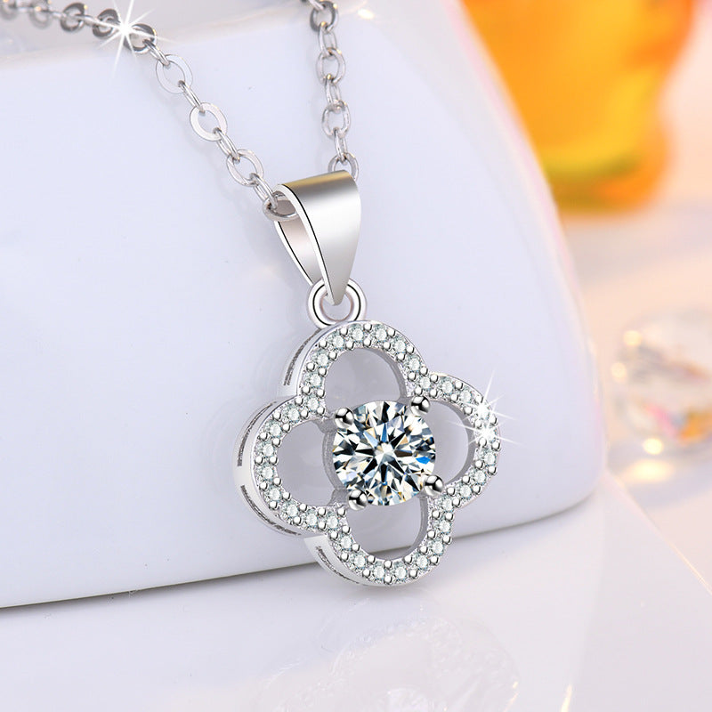 Damen Halskette mit floralem Design und funkelndem Zirkonia-Anhänger Shop Nory