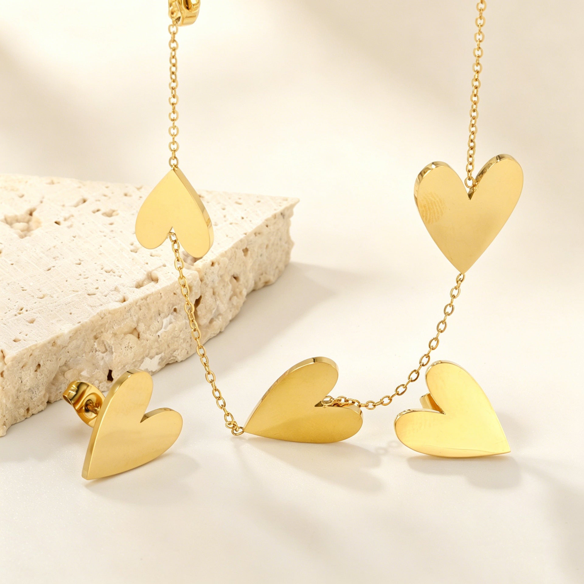 Damen Halskette und Ohrstecker Set im zeitlosen Herzdesign Shop Nory