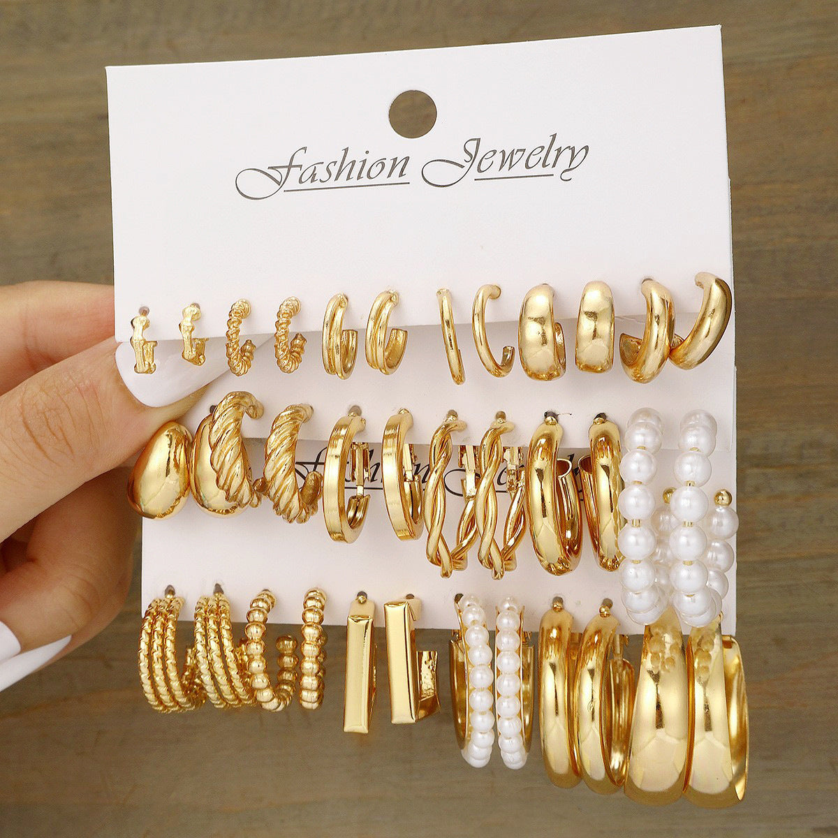Damen Ohrstecker Set mit goldenen und eleganten Designs Shop Nory