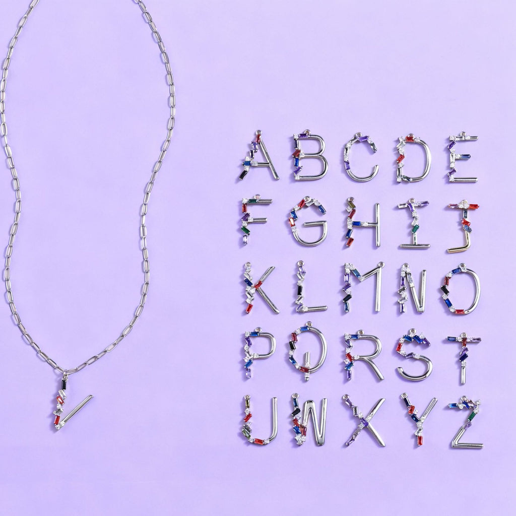 Damen Kettenanhänger mit bunten Buchstaben und funkelnden Kristallen Shop Nory