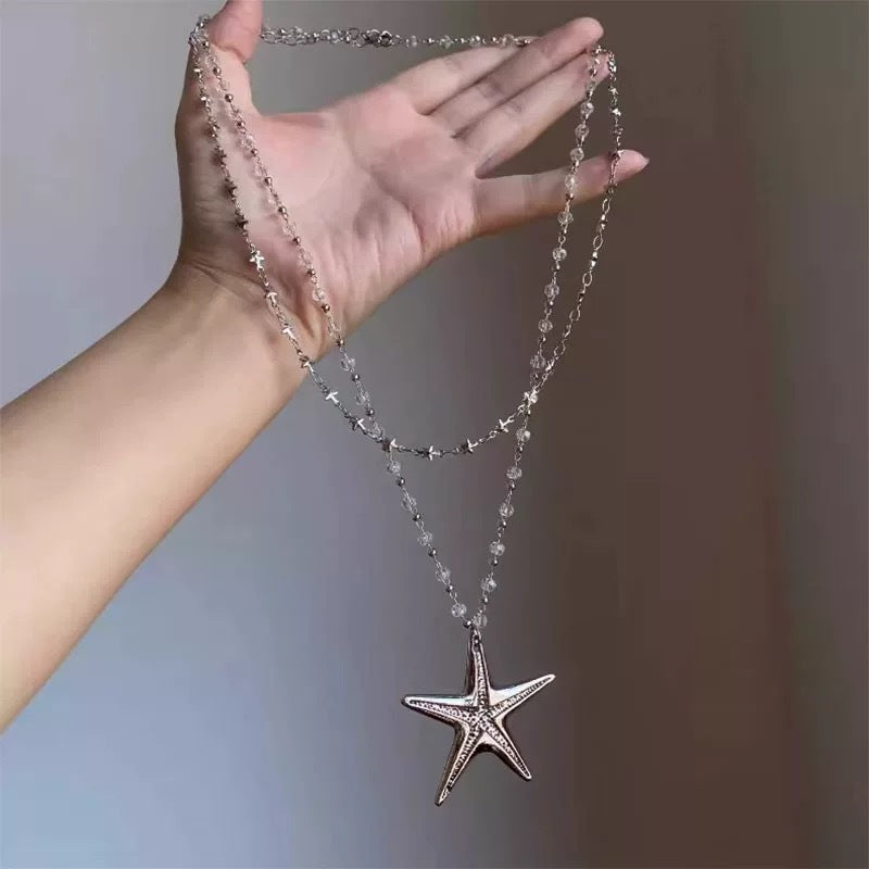 Damen Halskette mit filigranem Kreuzdesign und funkelnden Kristallakzenten Shop Nory