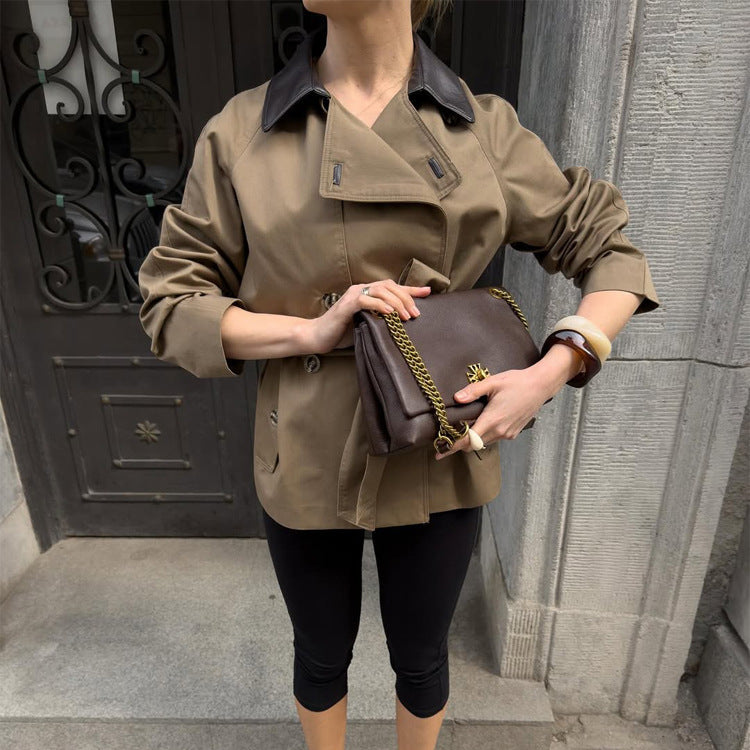 Damen Kurztrenchjacke mit taillierter Silhouette, Bindegürtel und kontrastkragen Shop Nory