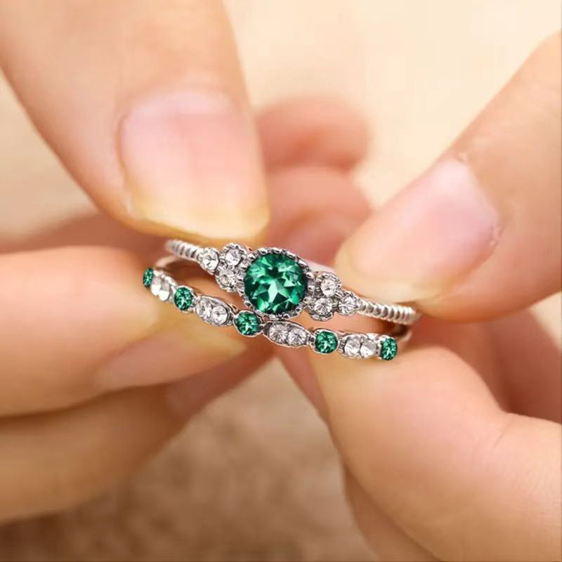 Damen glamouröser Ring mit grünem Edelstein und feinen Zirkoniasteinen Shop Nory