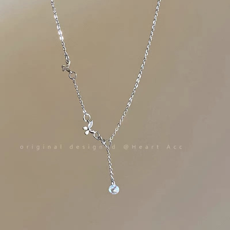Damen Halskette mit zarten Anhängern und funkelnden Kristall-Details Shop Nory