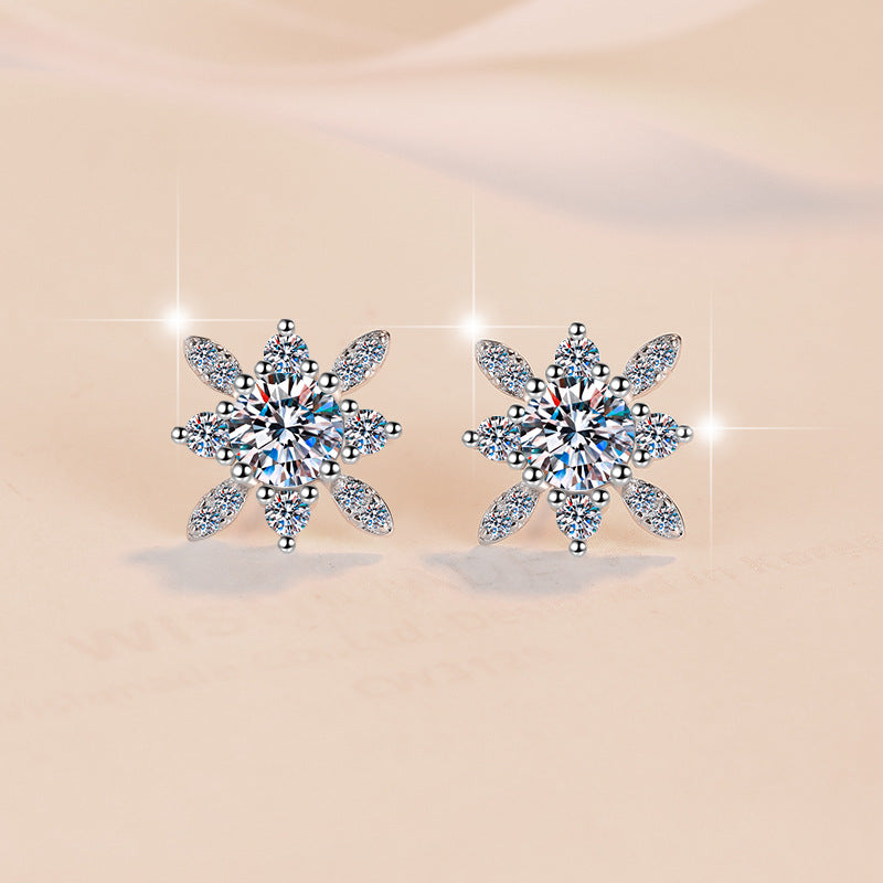 Damen Ohrstecker im floralen Design mit funkelnden Zirkoniasteinen Shop Nory