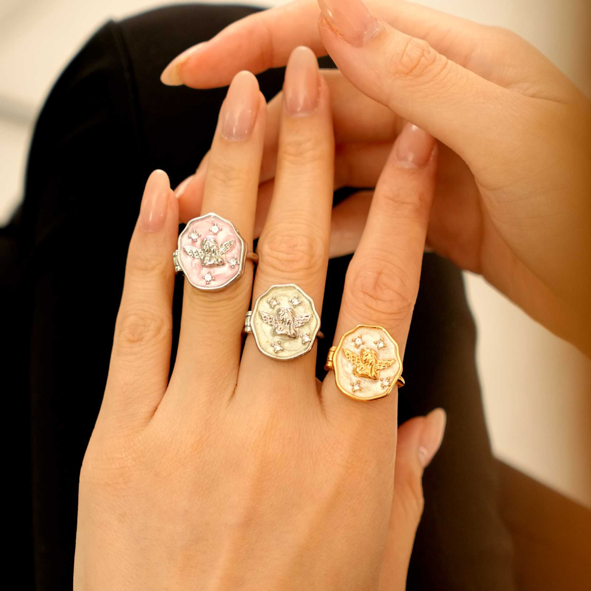 Damenring mit detailverliebtem Engel-Motiv Shop Nory
