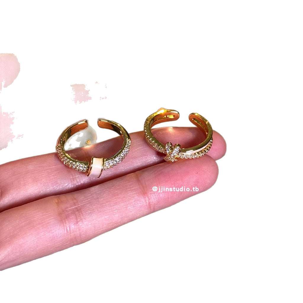 Damenring mit funkelnden Zirkonia-Akzenten und stilvollem Design Shop Nory