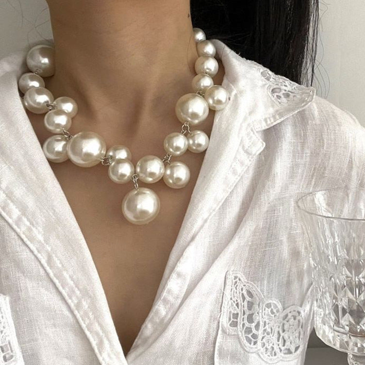 Damen Perlenhalskette mit verspieltem Design und funkelnden Akzenten Shop Nory