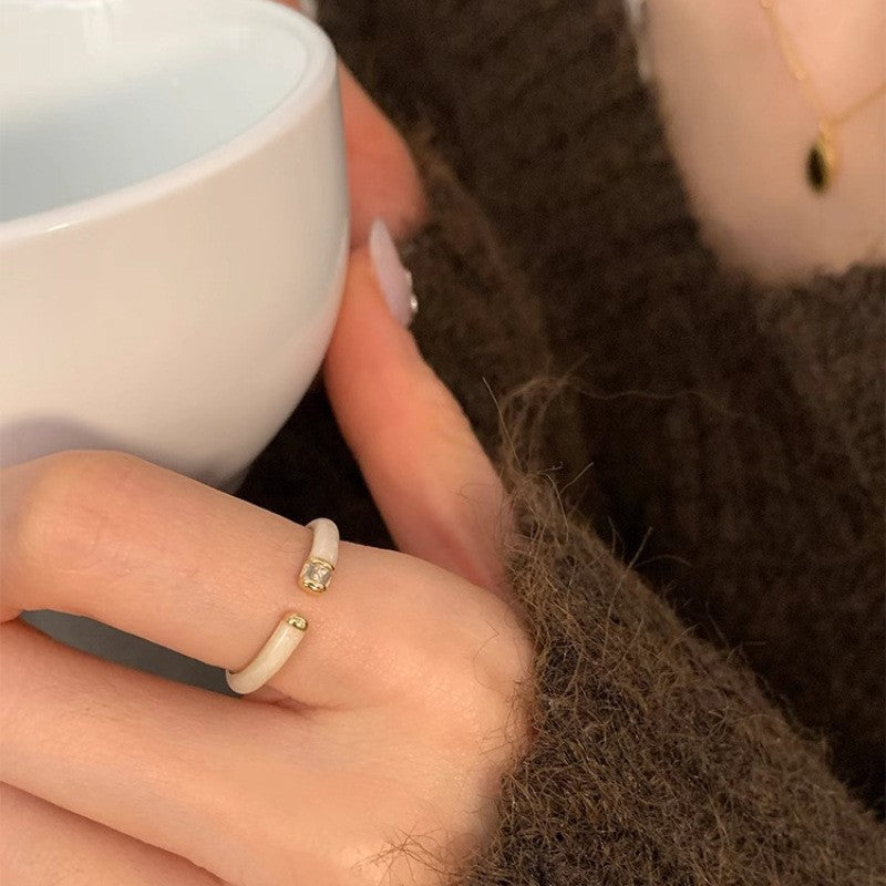Damen Ring mit elegantem Design und funkelndem Zirkon Shop Nory