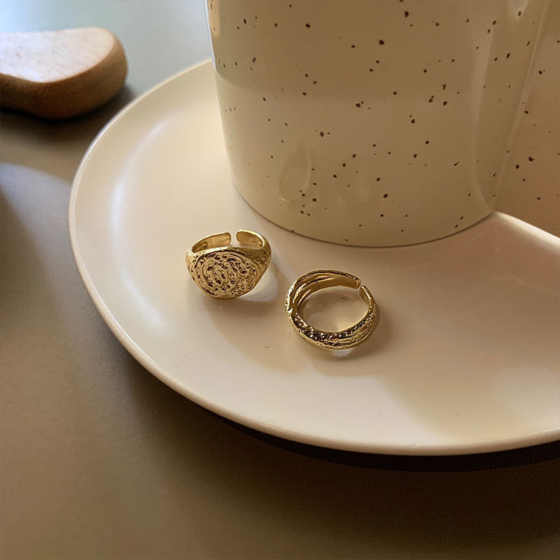 Damen eleganter Ring mit bewegtem Wellenmuster und funkelnden Akzenten Shop Nory