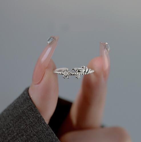 Damen Ring mit filigranem Blütenmuster und zartem Zirkonia Shop Nory