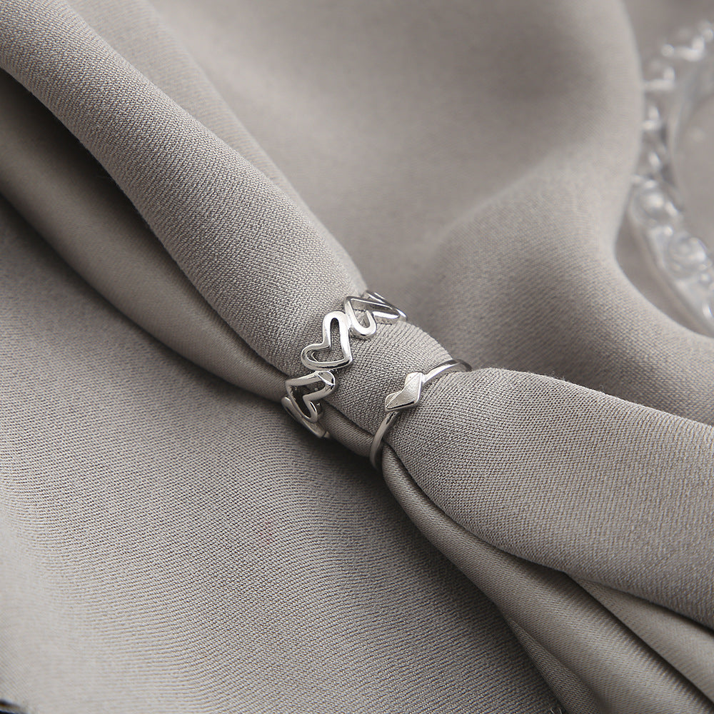 Damenring mit verspieltem Herzdesign und feinem Metallrahmen Shop Nory