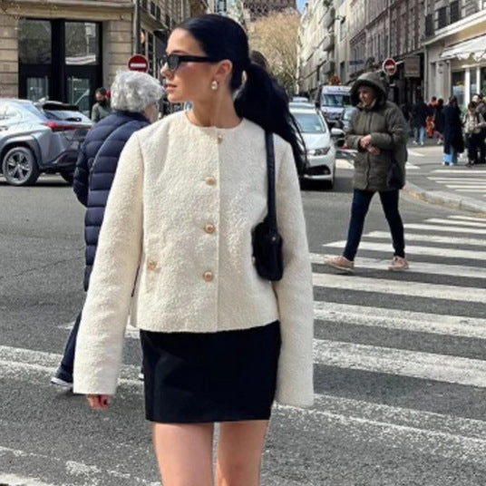 Damen Bouclé-Jacke mit goldverzierten Knöpfen und kastigem Cropped‑Schnitt Shop Nory