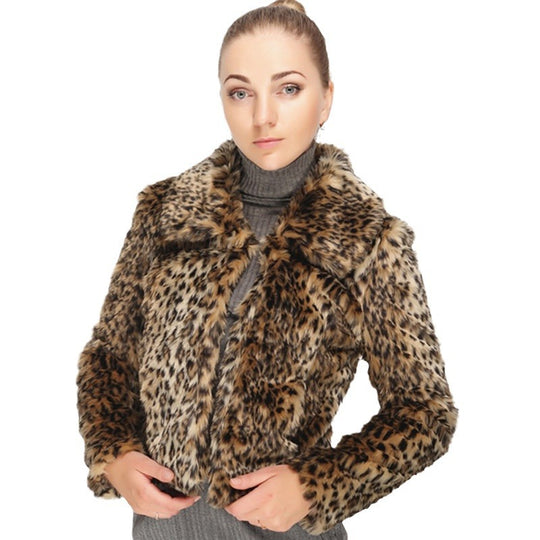 Damen Kurzjacke aus Kunstpelz mit tailliertem Schnitt, Umlegekragen und verdeckter Verschlussleiste Shop Nory
