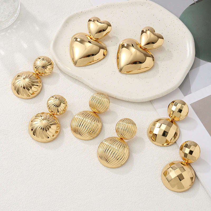 Damen Ohrstecker im eleganten, strukturierten Golddesign Shop Nory