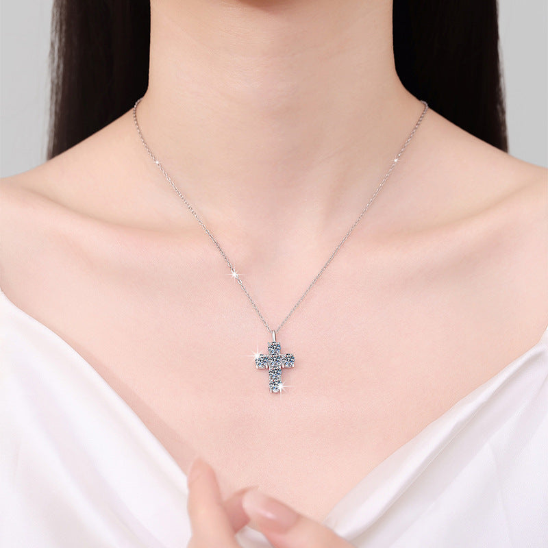 Damen Halskette mit funkelndem Kreuzanhänger aus Zirkonia Shop Nory