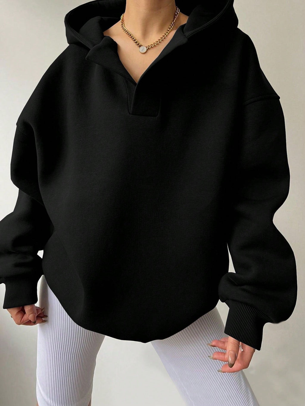 Damen Kapuzensweater mit übergroßem Schnitt und V-Ausschnitt