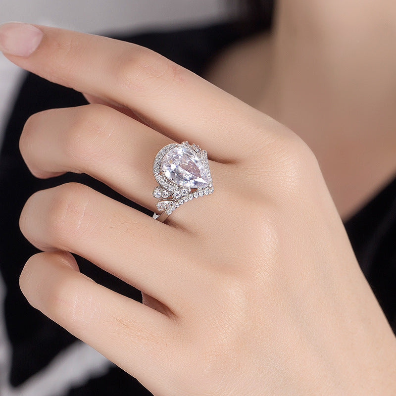 Damen eleganter Tropfenring mit funkelndem Zirkonia-Besatz Shop Nory