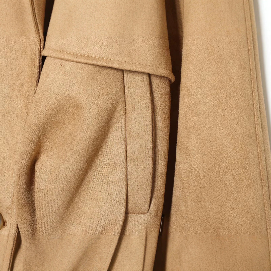 Damen Kurzgeschnittene Trenchjacke in Veloursleder‑Optik mit Schulterklappen und Schnallenmanschetten Shop Nory