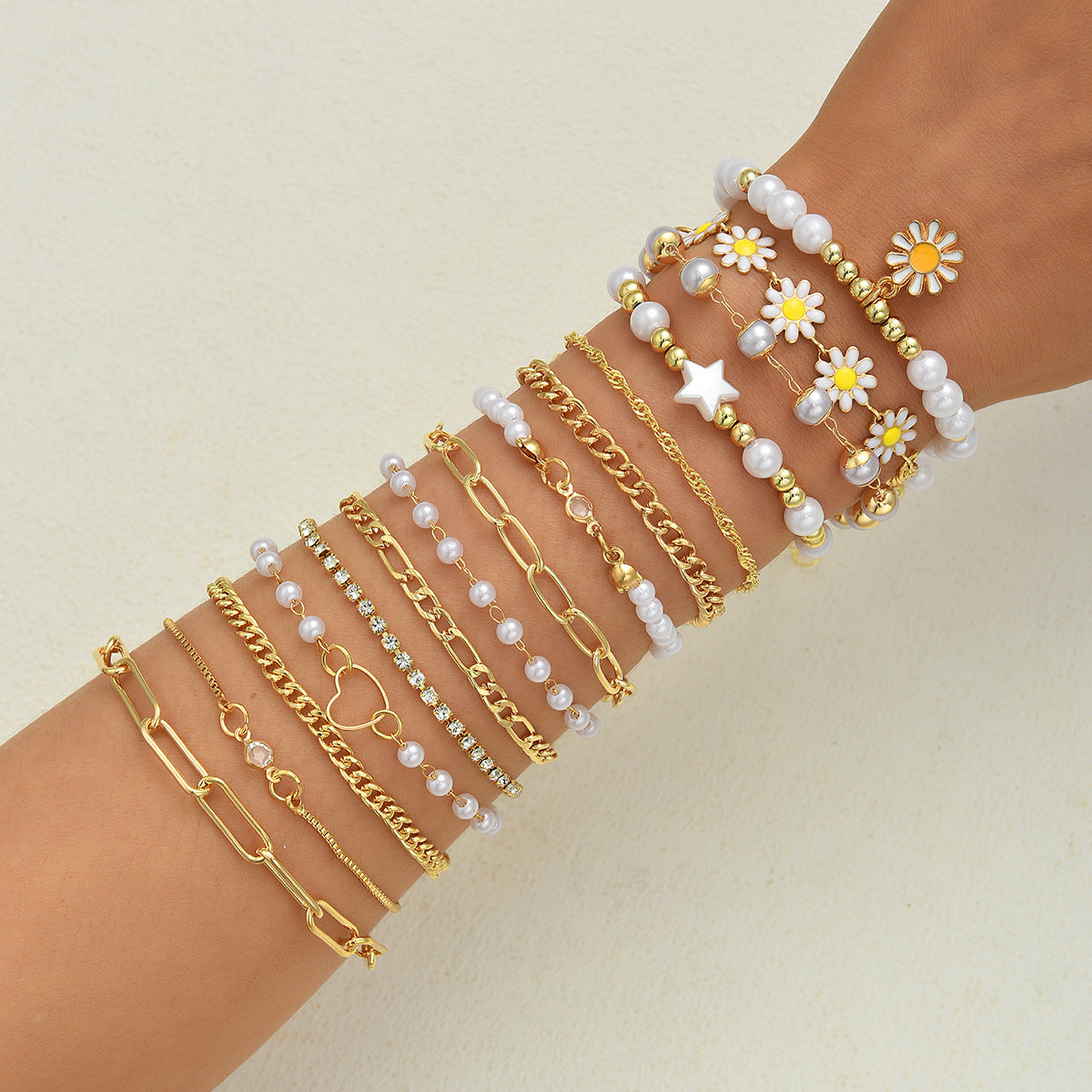 Damen Armband-Set mit floralen Mustern und funkelnden Akzenten Shop Nory