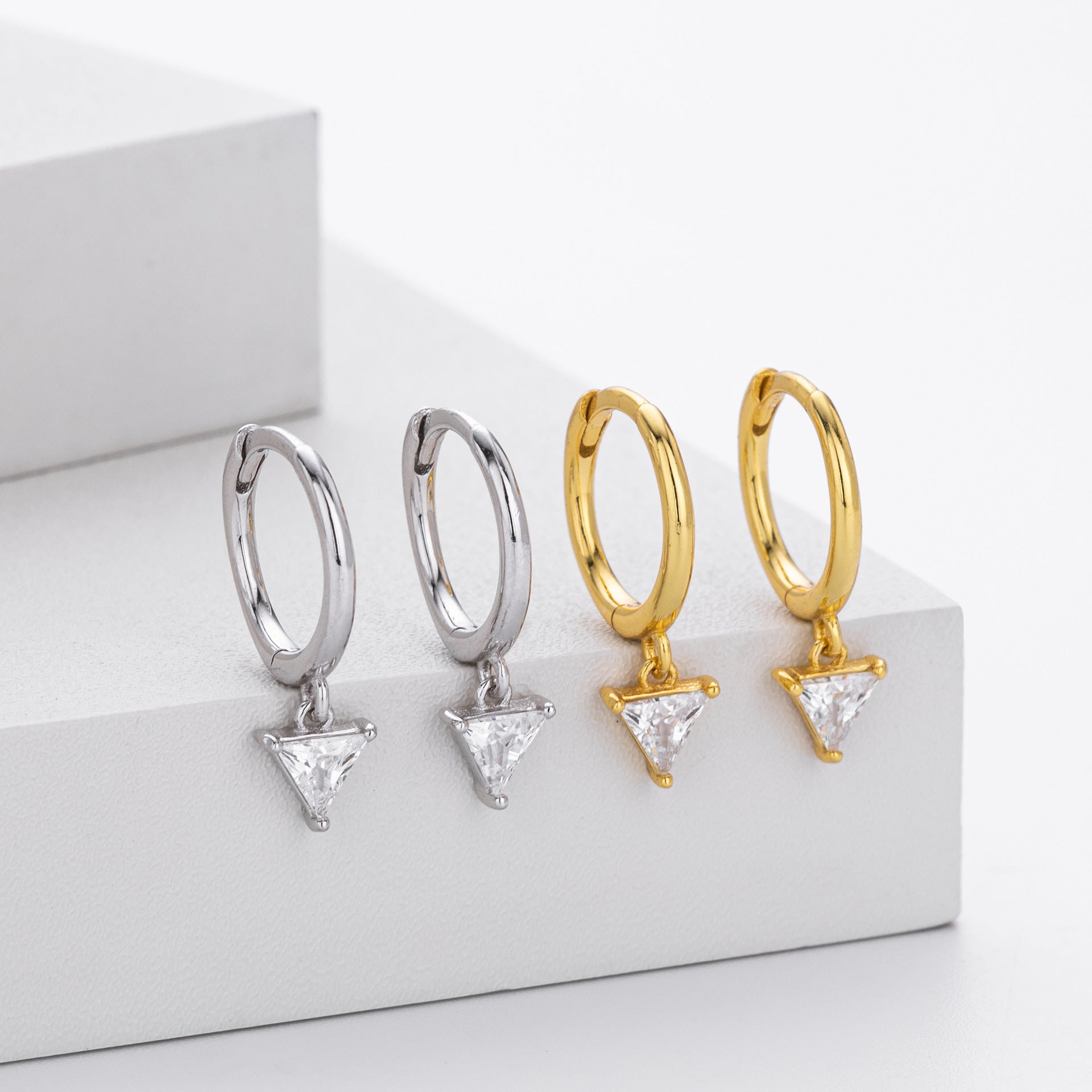 Damen Ohrhänger mit elegantem Dreiecks-Zirkonanhänger aus 925 Sterling Silber Shop Nory