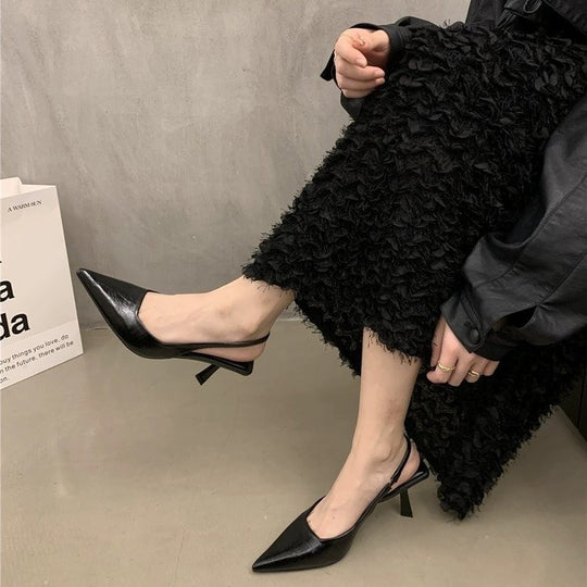 Damen Spitz zulaufende Slingback-Pumps mit niedrigem Stiletto-Absatz und Lackfinish Shop Nory