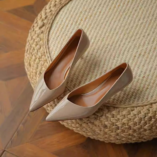 Damen Spitz zulaufende Lack-Pumps mit niedrigem Kittenabsatz Shop Nory