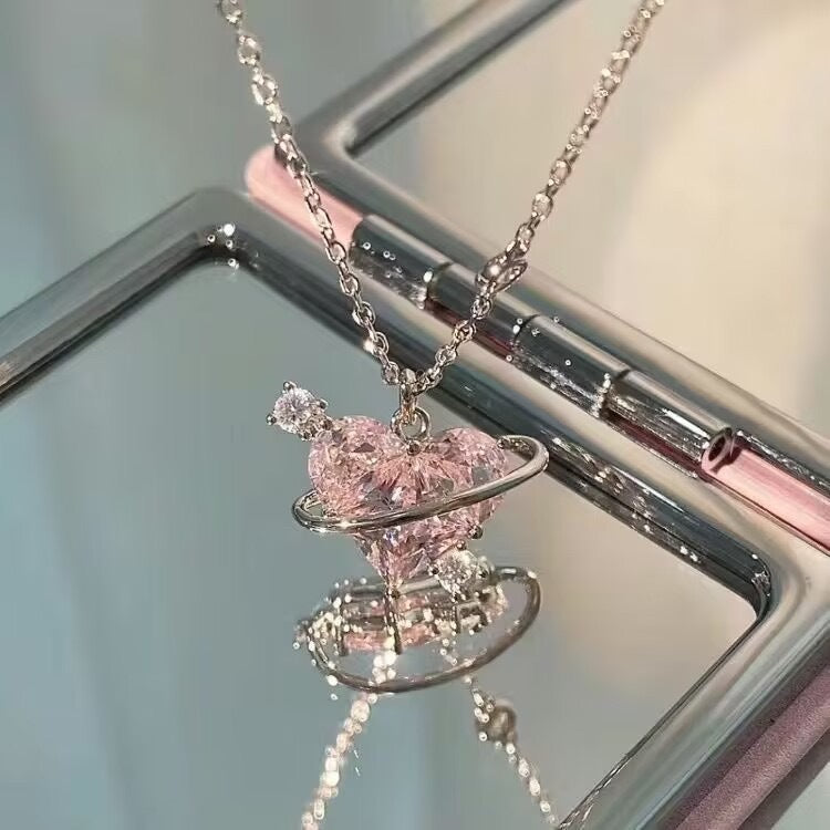 Damen Halskette mit herzförmigem Anhänger und funkelnden Sternen Shop Nory