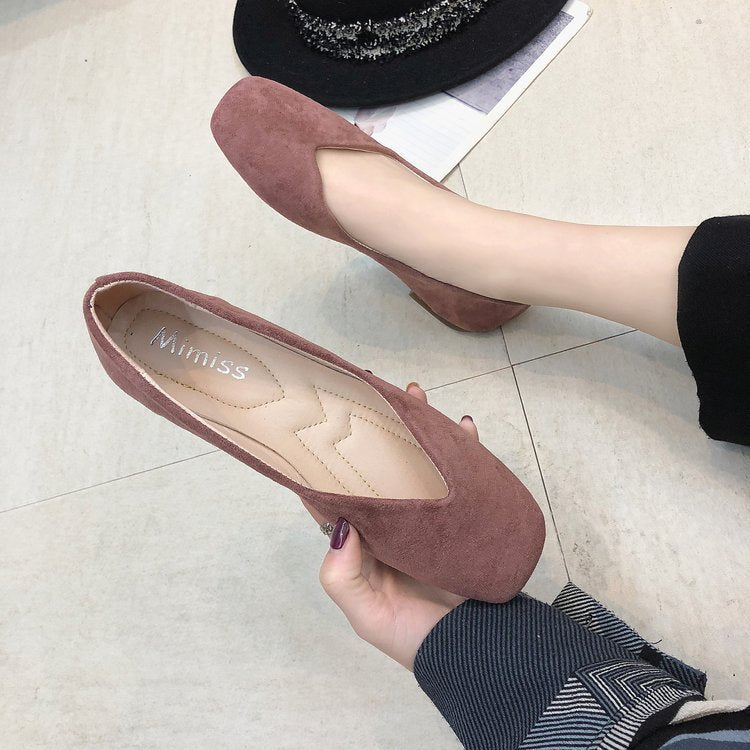 Damen Ballerinas aus Veloursleder mit elegantem V-Ausschnitt