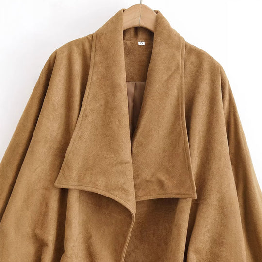 Damen Kurzjacke in Wildlederoptik mit Wasserfallkragen und balloniertem Saum Shop Nory