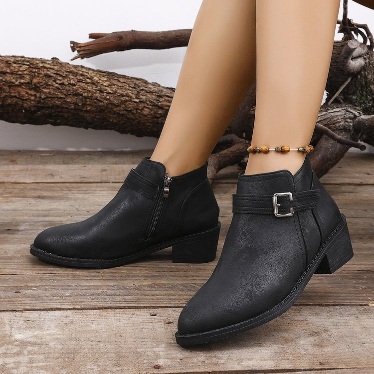Damen Kurzschaft‑Ankle‑Boots mit seitlichem Reißverschluss, Zier­schnalle und geflochtener Keil‑Optik Shop Nory