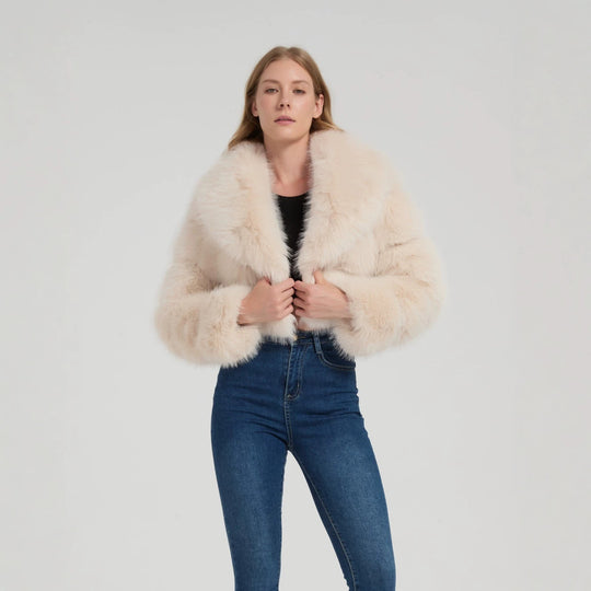 Damen Kurz geschnittene Kunstpelz‑Bolerojacke mit voluminösem Schalkragen Shop Nory