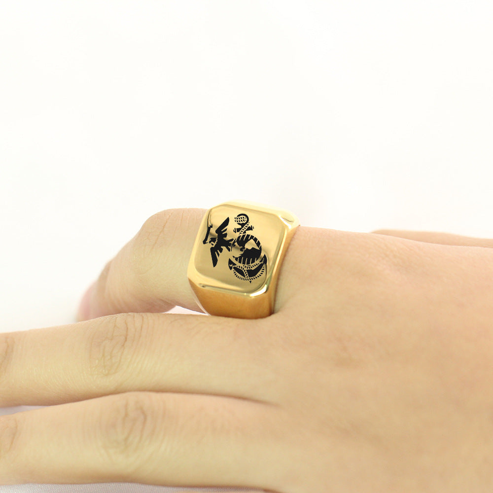 Herren Siegelring mit detailverliebtem Emblem Shop Nory