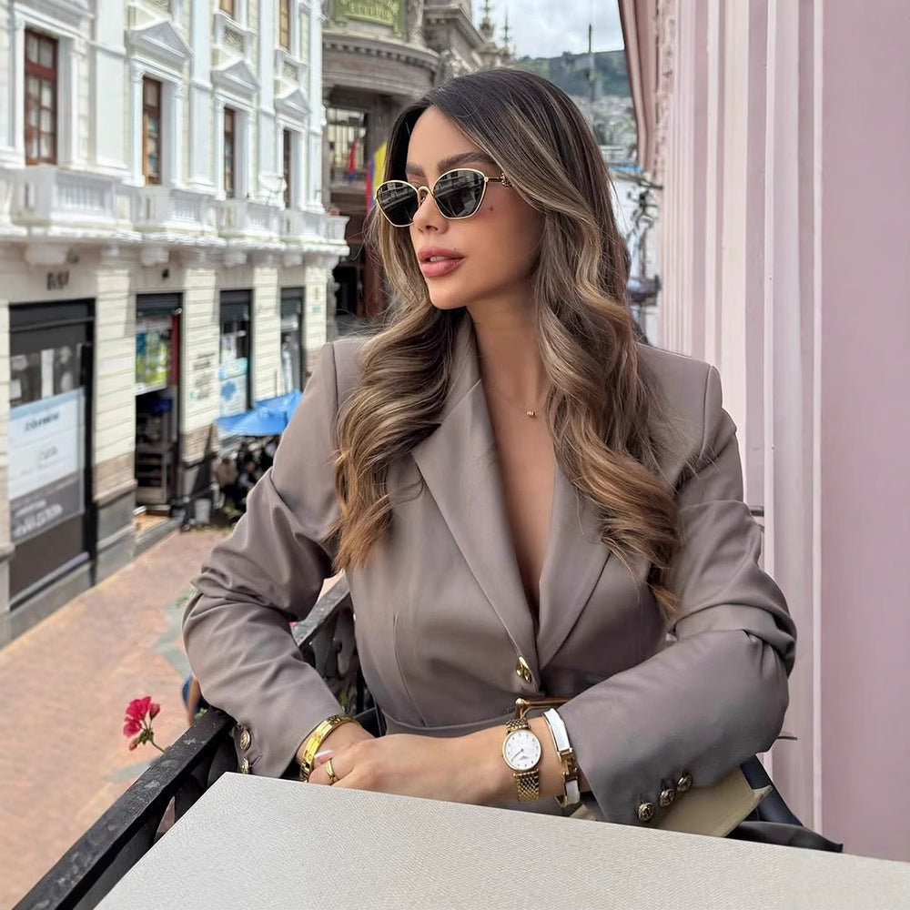 Damen Taillierter Blazer mit breitem Bindegürtel und goldfarbener Hardware Shop Nory